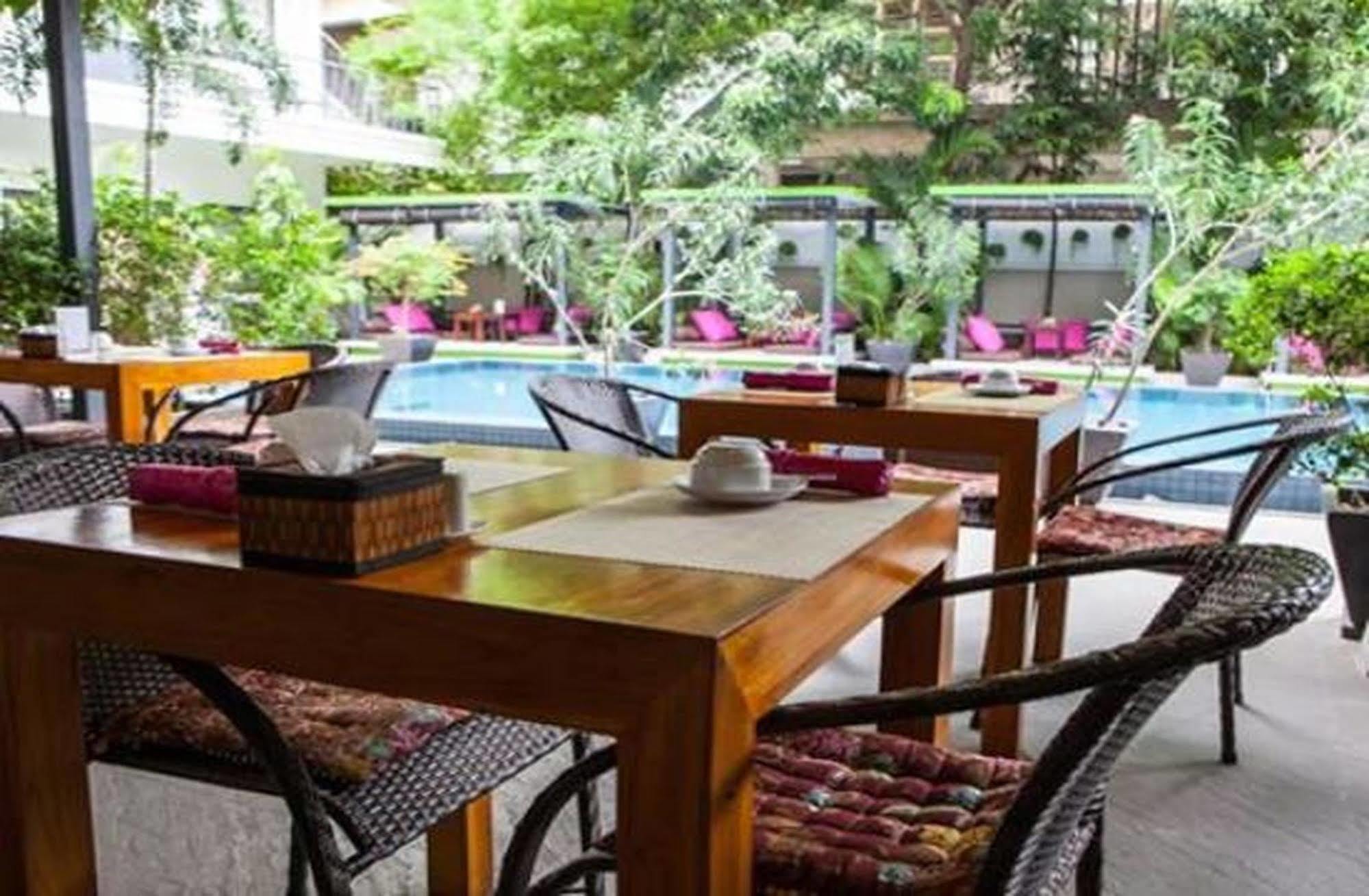 Hotel The 252 Phnom Penh Exterior foto